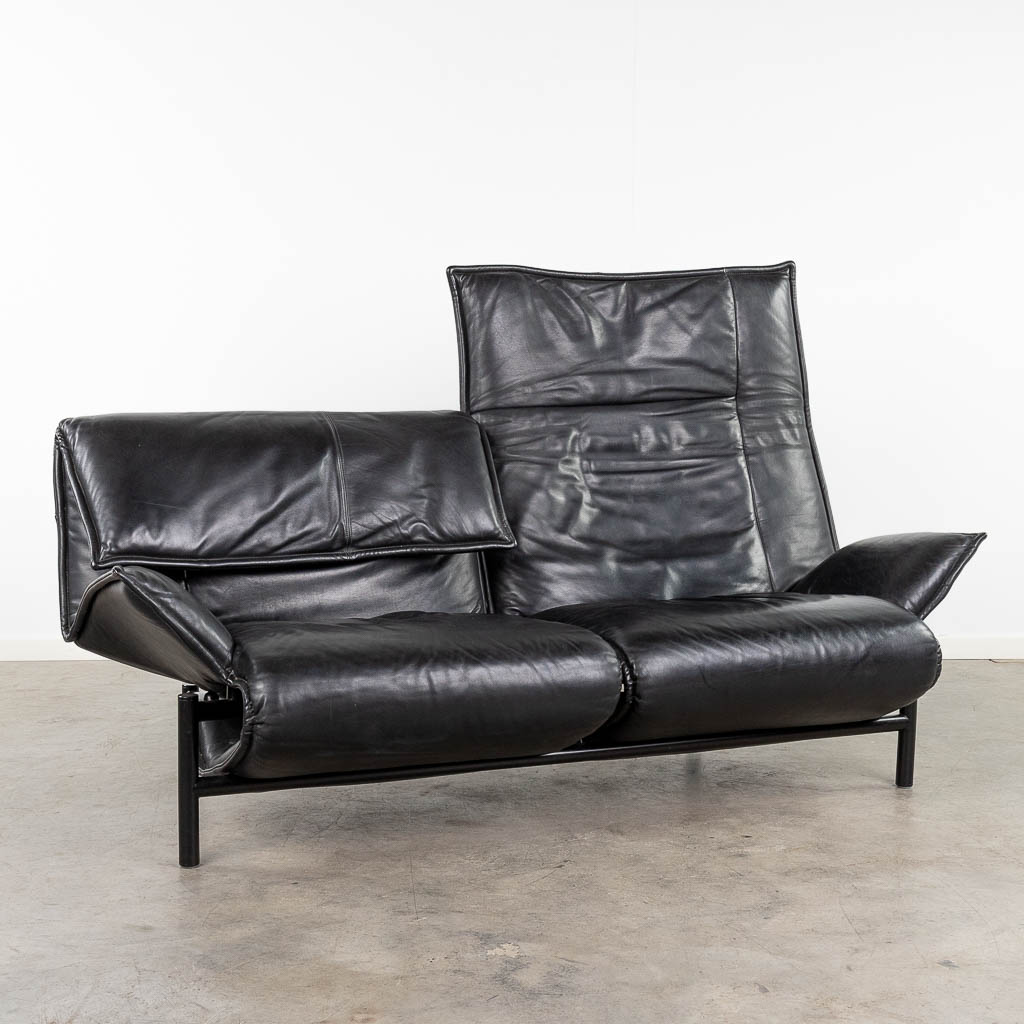 Vico MAGISTRETTI (1920-2006) 'Veranda' for Cassina. Leather and metal. (L: 83 x W: 174 x H: 80 cm)