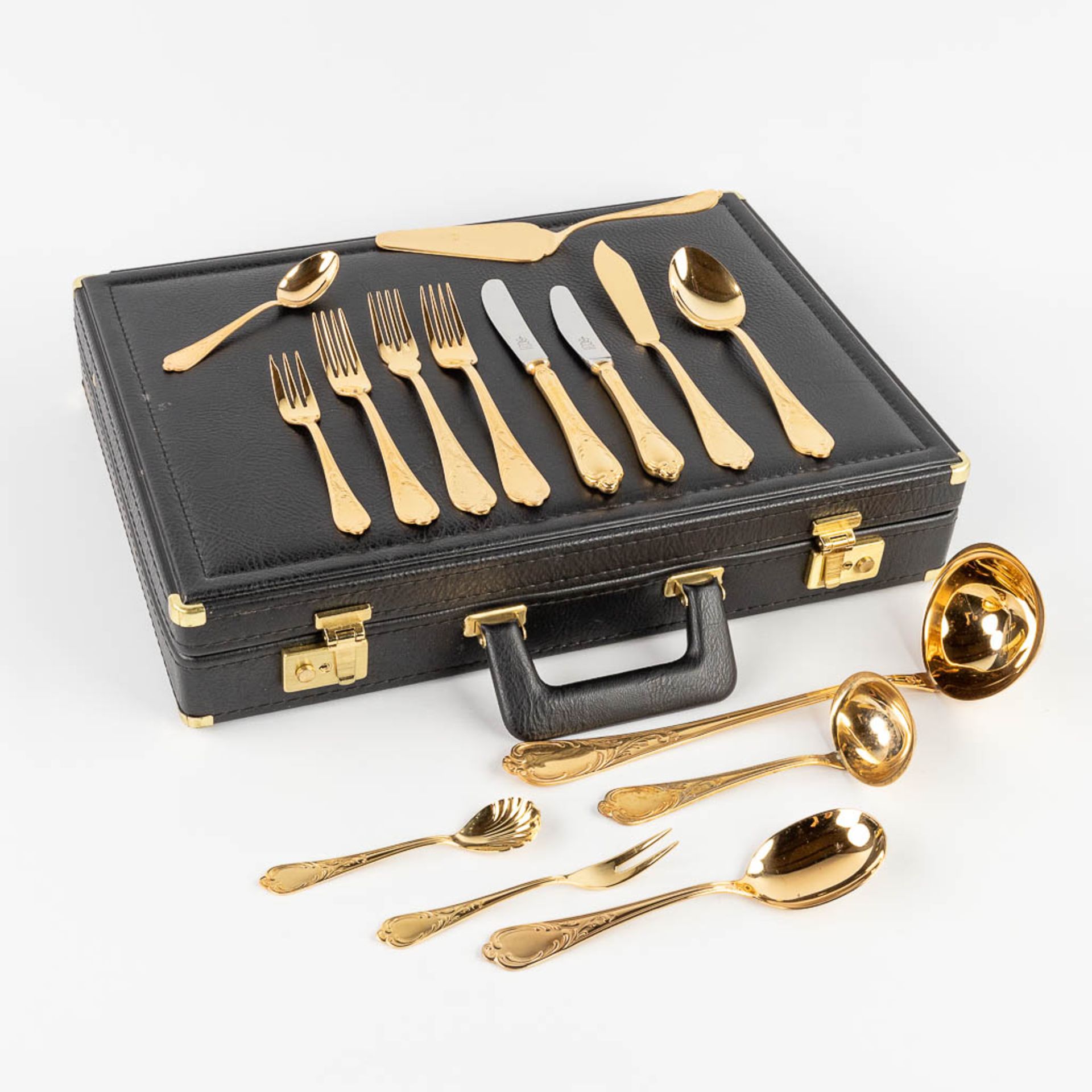 A gold-plated 'Royal Collection Solingen' flatware cutlery set, made in Germany. (L: 34 x W: 45,5 x