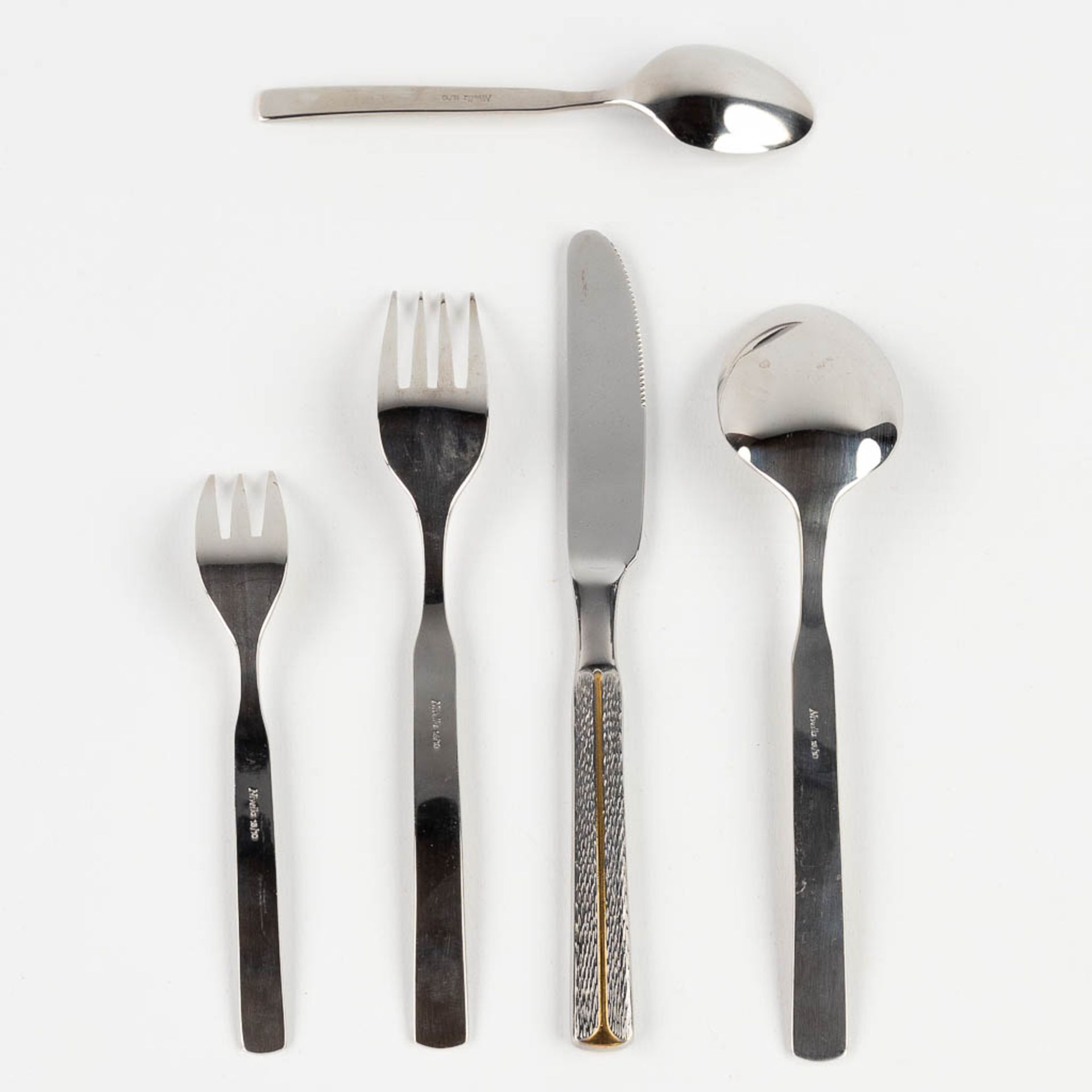 Nivella Solingen, an 82-piece cutlery set in a suitcase. Solingen, 18/10. (L: 35 x W: 47,5 x H: 11 c - Image 5 of 14