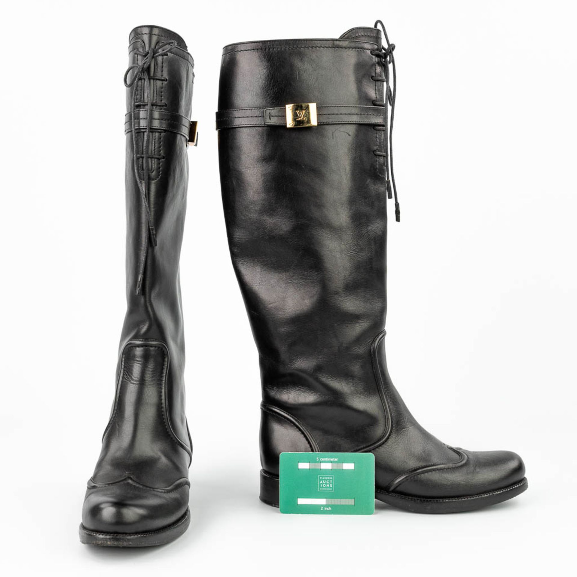 Louis Vuitton, a pair of leather boots. Made in Italy. EU size 37. (W: 24 x H: 42 cm) - Image 2 of 14