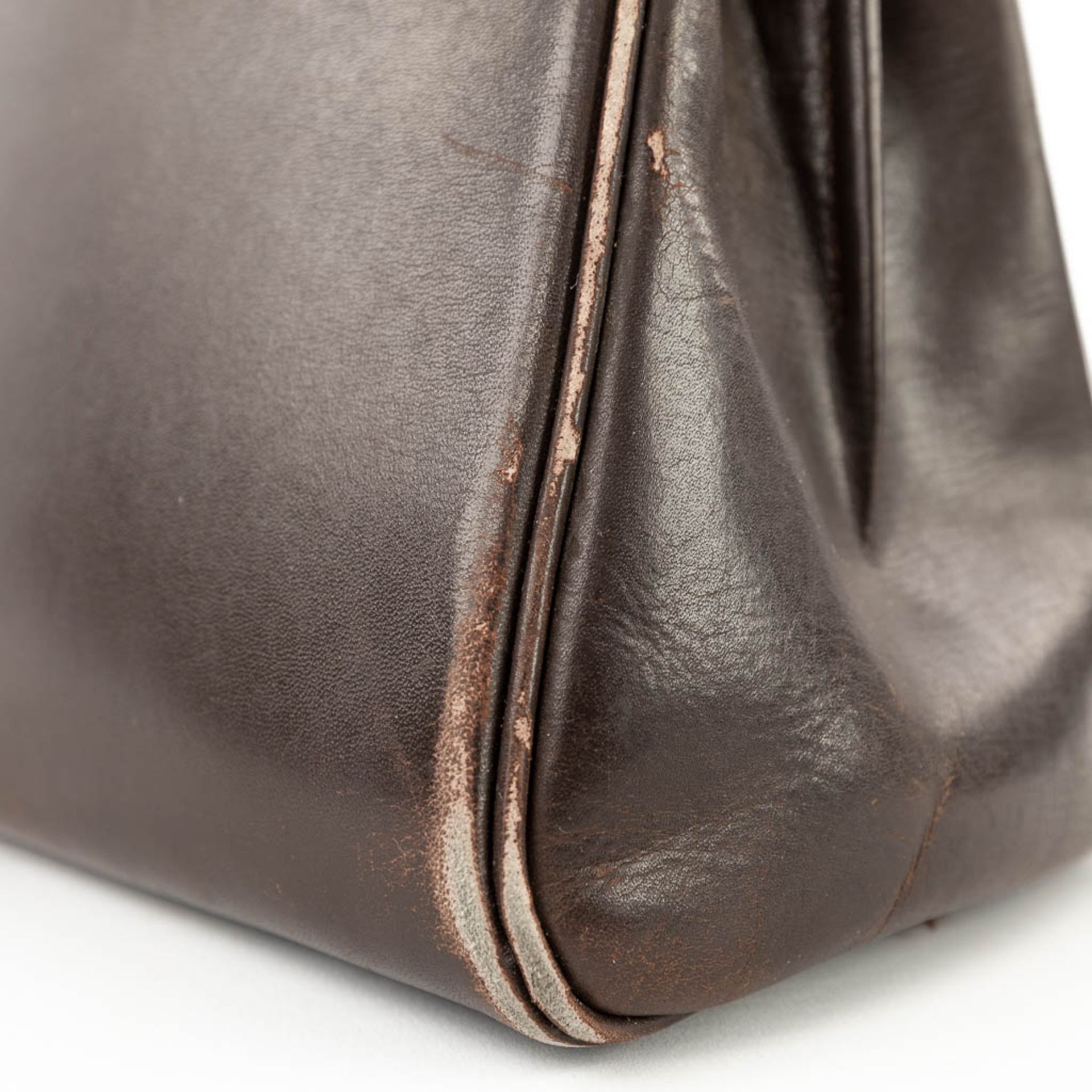 Delvaux Brillant PM, a handbag made of dark brown leather. Circa 1950. (W: 26 x H: 30 cm) - Image 12 of 19