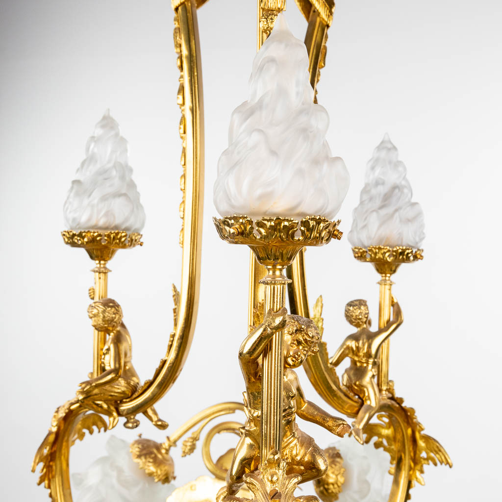 A chandelier made of gold-plated bronze, decorated with putti and glass in Louis XV style. Circa 195 - Image 8 of 13