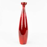 Elisabeth VANDEWEGHE (XX-XXI) 'Red vase' for Perignem. (H: 49 x D: 13 cm)