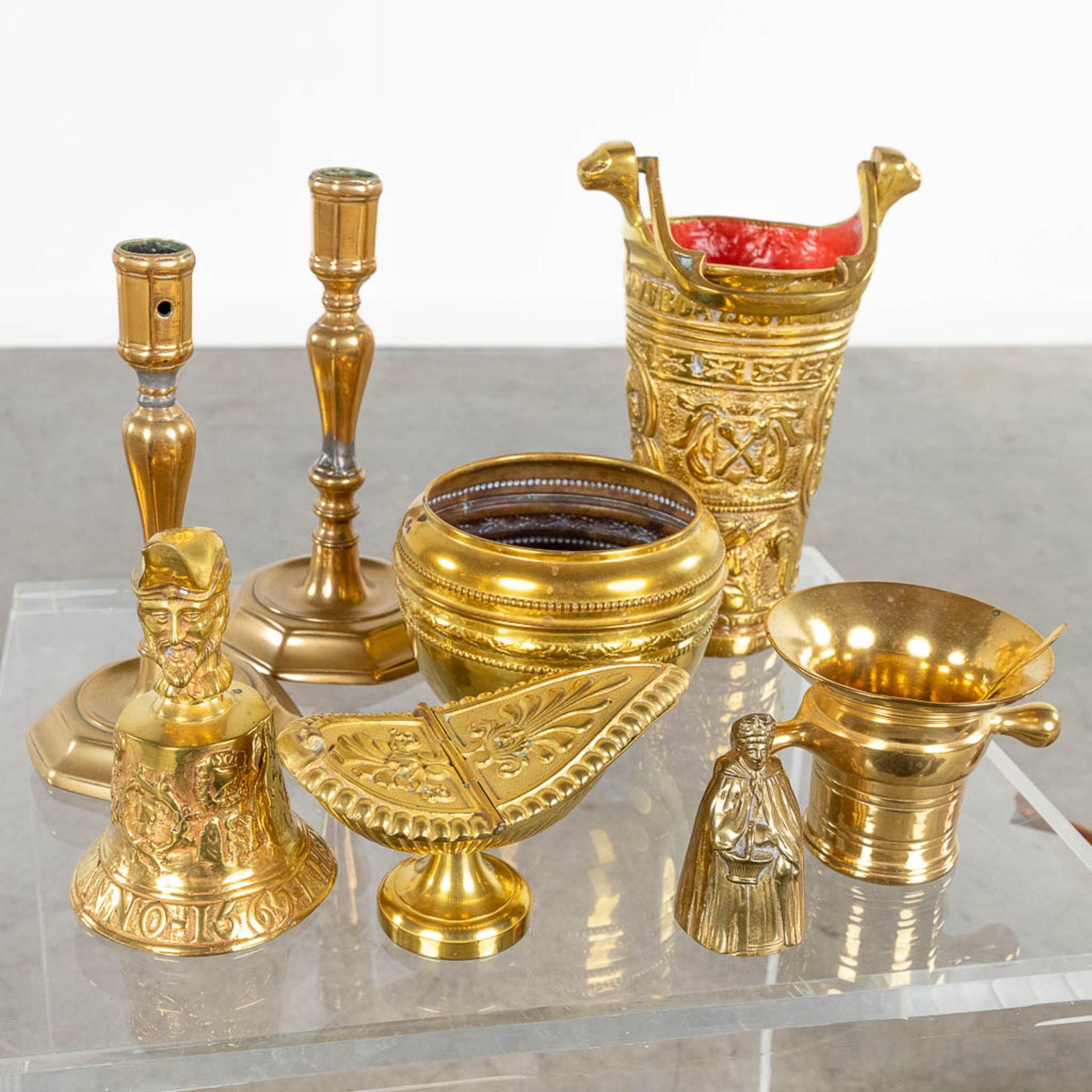 A collection of items made of red copper and brass. 18th/19th/20th C. - Image 9 of 9