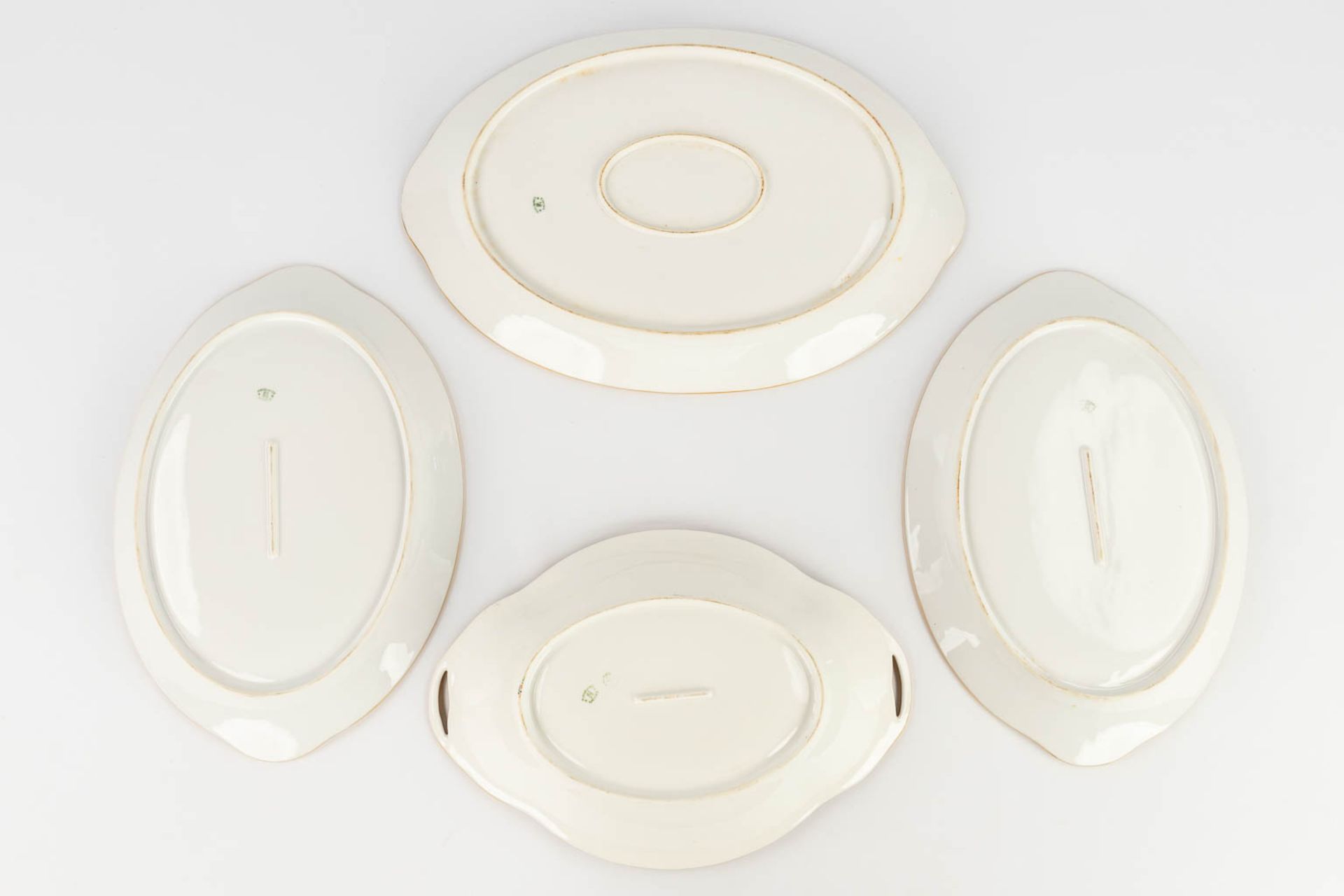 Porcelaine De Limoges, a 77 piece large dinner service. (L: 29 x W: 44 cm) - Image 13 of 20