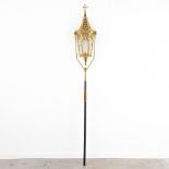 A procession lantern, brass in gothic revival style. Circa 1900. (L: 25 x W: 28 x H: 190 cm)