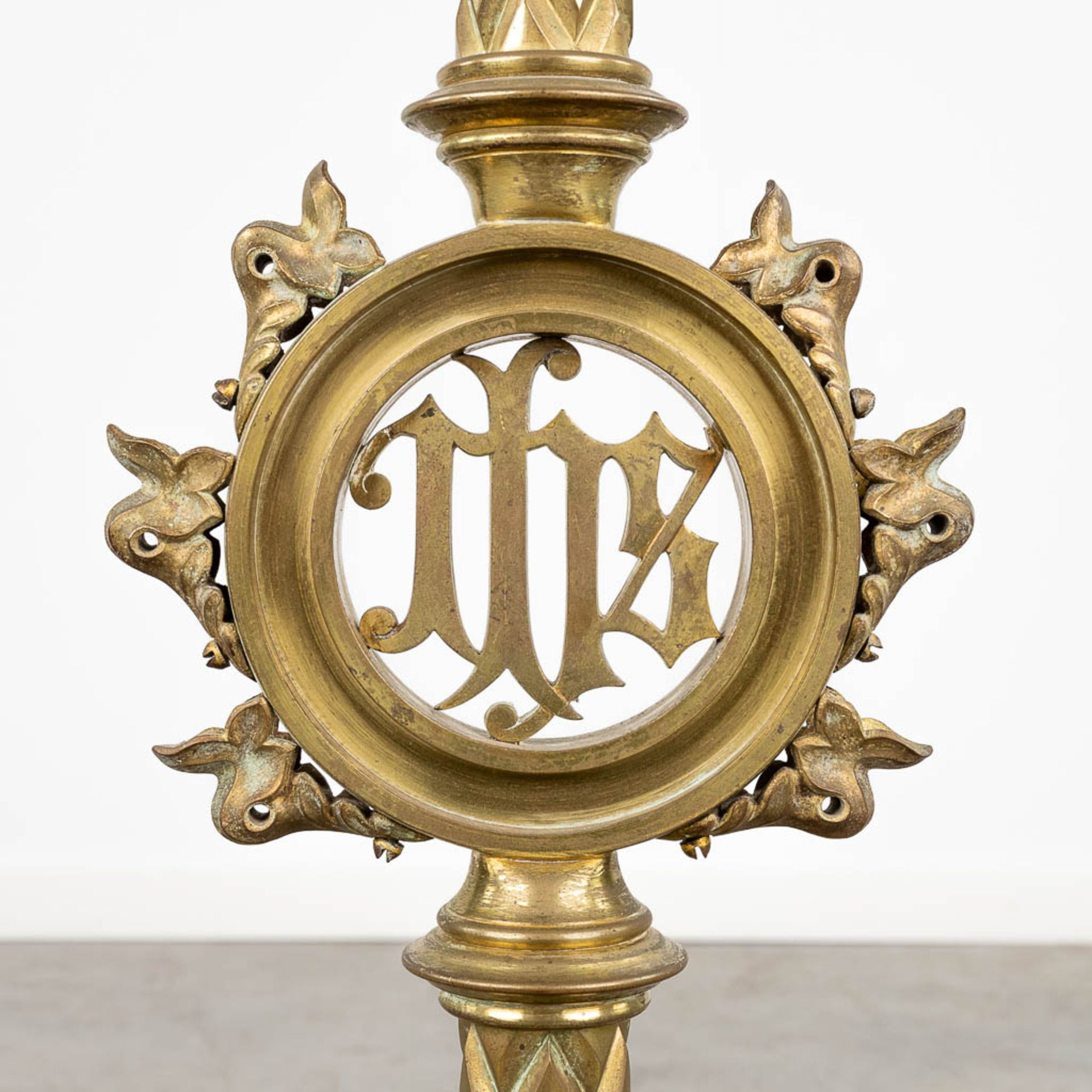 A large candlestick made of bronze, decorated with IHS logo. Gothic Revival style. (H: 92 cm) - Image 6 of 10