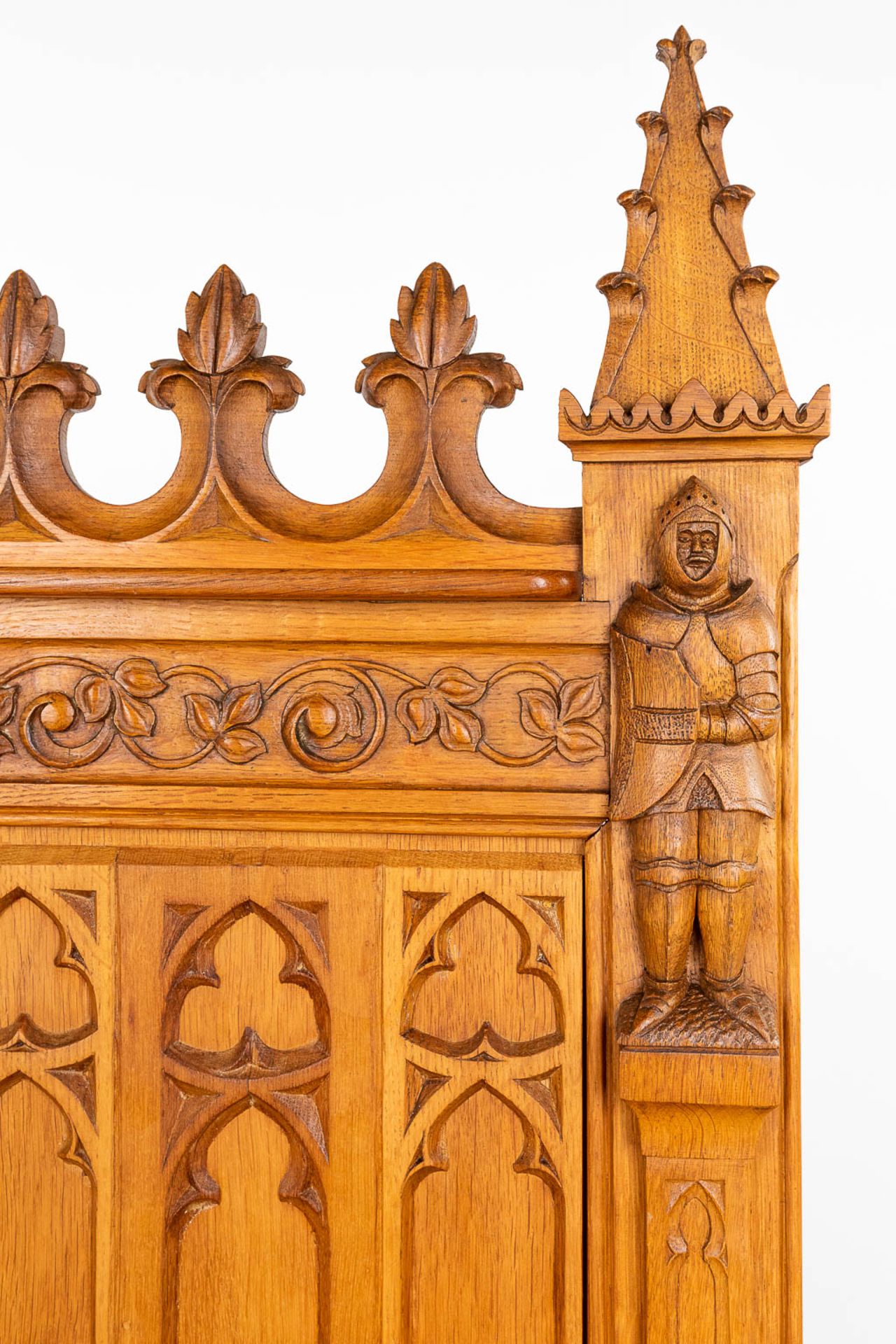 A large and antique bench finished with wood sculptured in a Gothic Revival style. 20th century. (L: - Image 11 of 16
