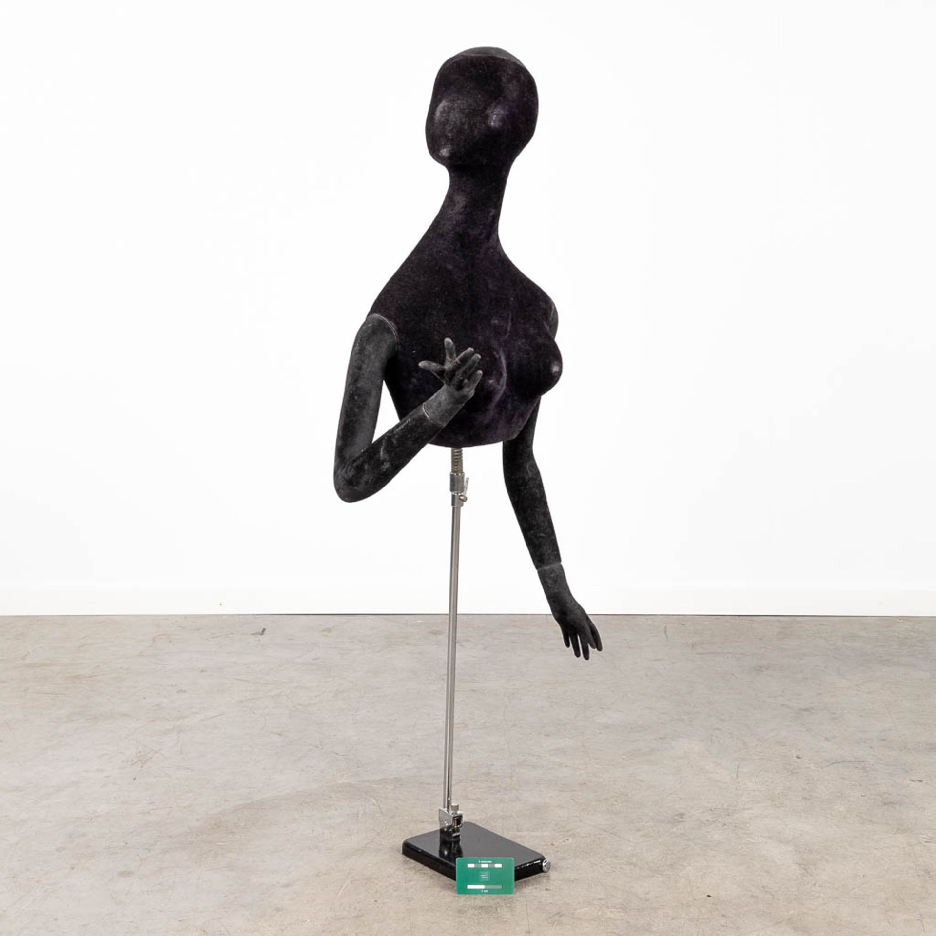 A fitting doll 'Moch Koln' on a metal base marked Vitra. (W: 55 x H: 124 cm) - Bild 2 aus 16
