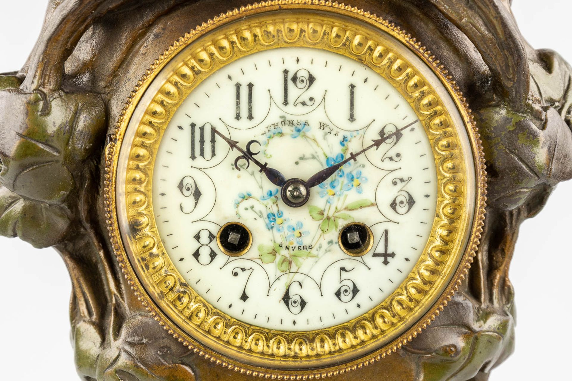 Aristide DE RANIERI (1865-c.1929) A three-piece mantle garniture clock and side pieces, made of spel - Bild 7 aus 17