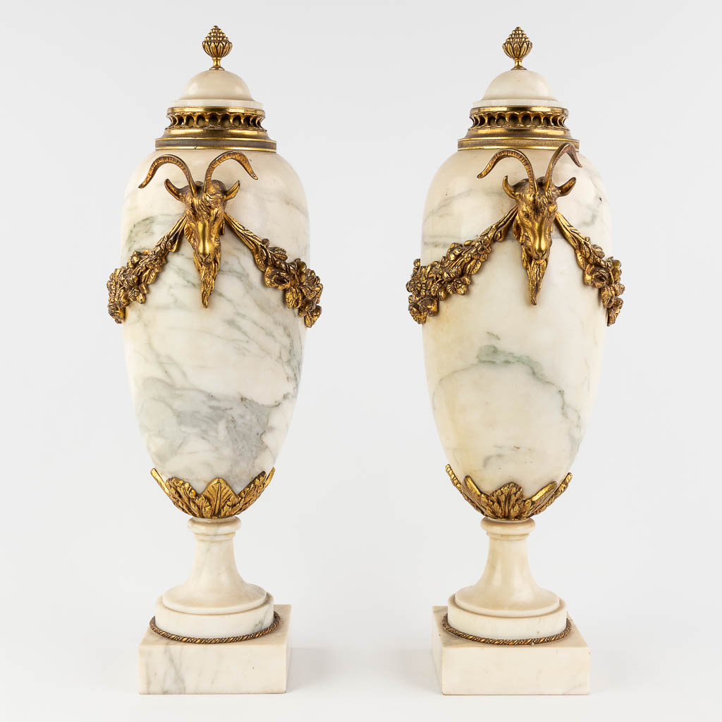 A pair of white marble cassolettes mounted with gilt bronze in Louis XVI style. 19th C. (W: 24 x H: - Image 12 of 14
