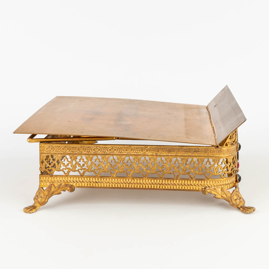 A missal stand, made of brass in Gothic Revival style. (L: 31 x W: 31 x H: 30 cm) - Image 8 of 12