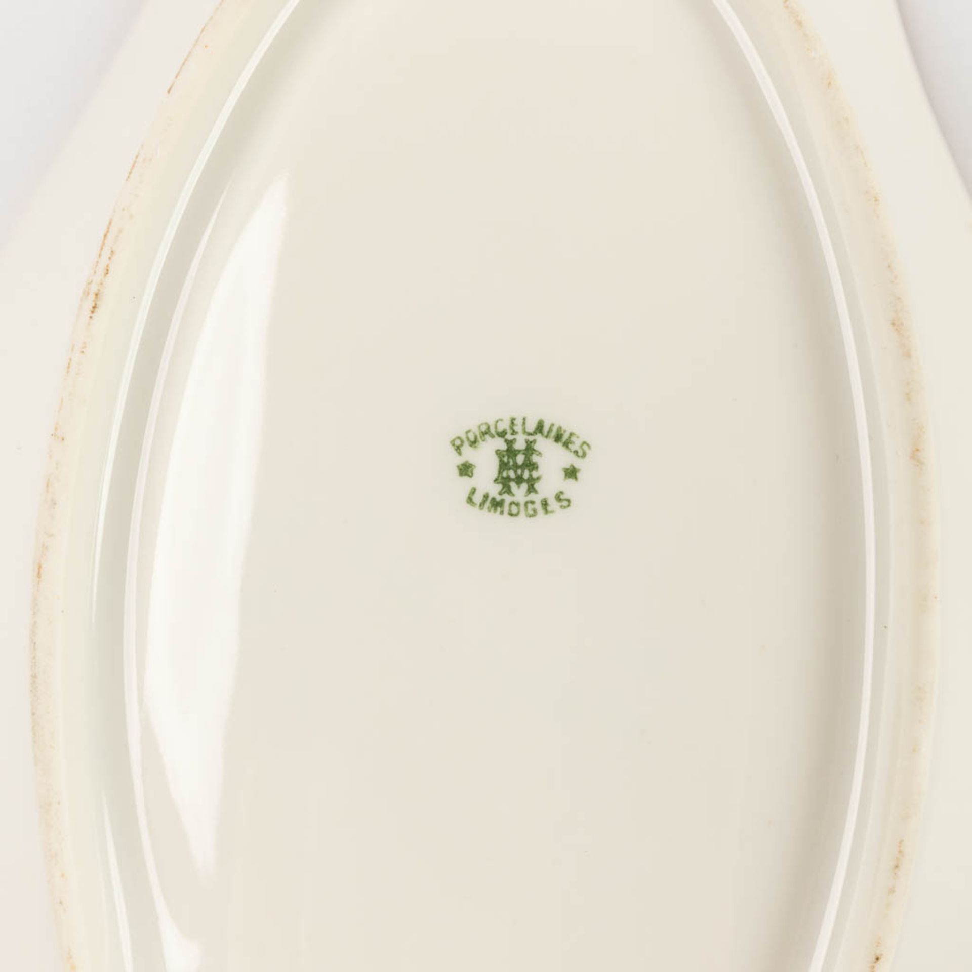 Porcelaine De Limoges, a 77 piece large dinner service. (L: 29 x W: 44 cm) - Image 11 of 20