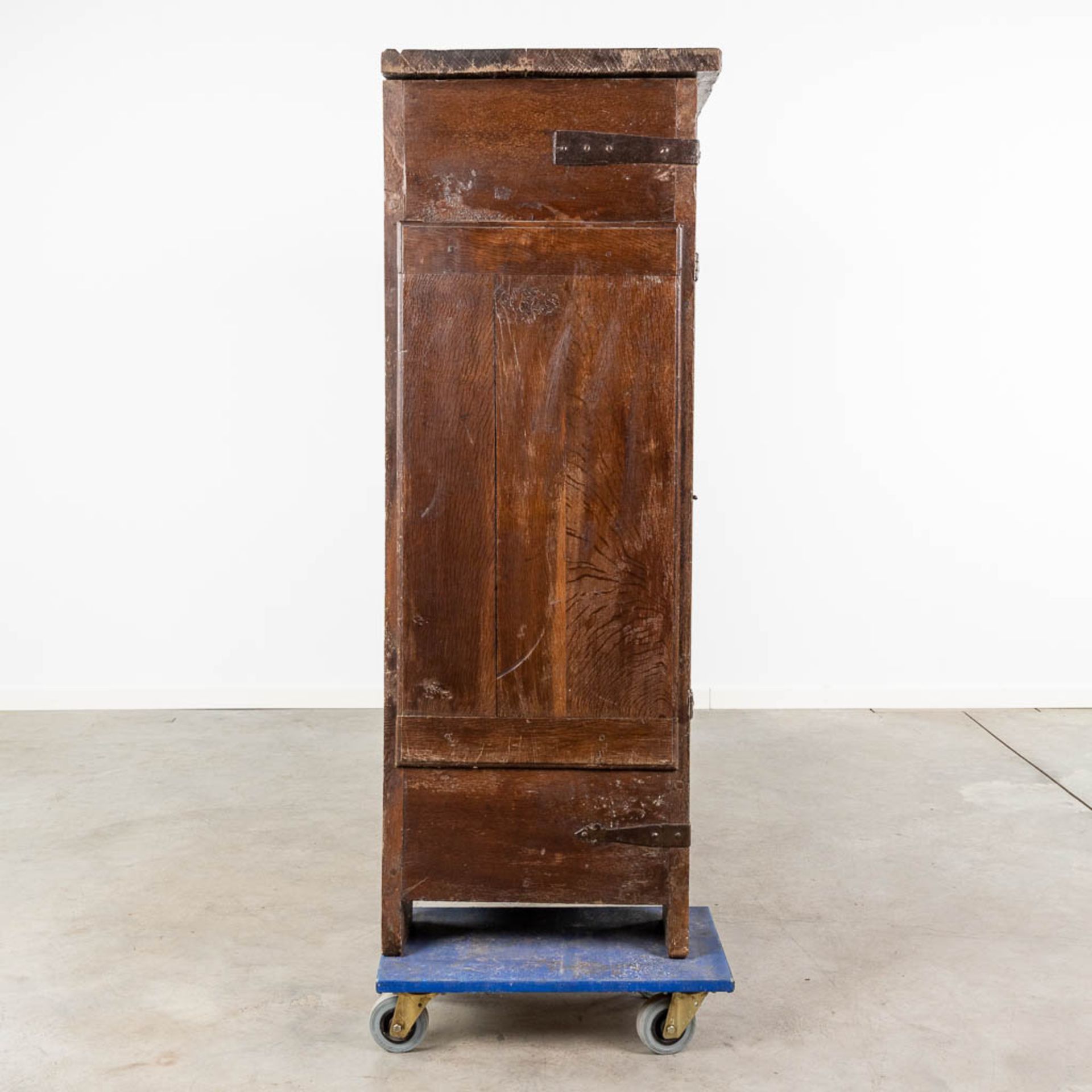 An antique three-door cabinet with sculptured oak doors, France, 17th C. (L: 55 x W: 175 x H: 151 cm - Image 6 of 23