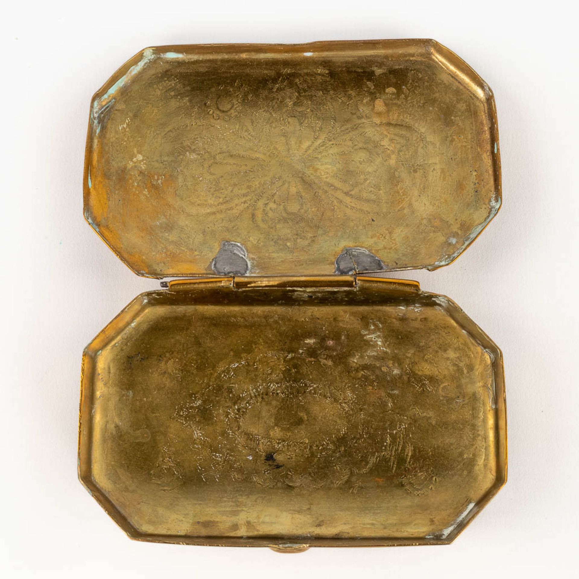 A collection of 3 antique oval tobacco boxes, made of copper. 18th/19th C. (L: 7 x W: 12 x H: 3,5 cm - Image 6 of 13