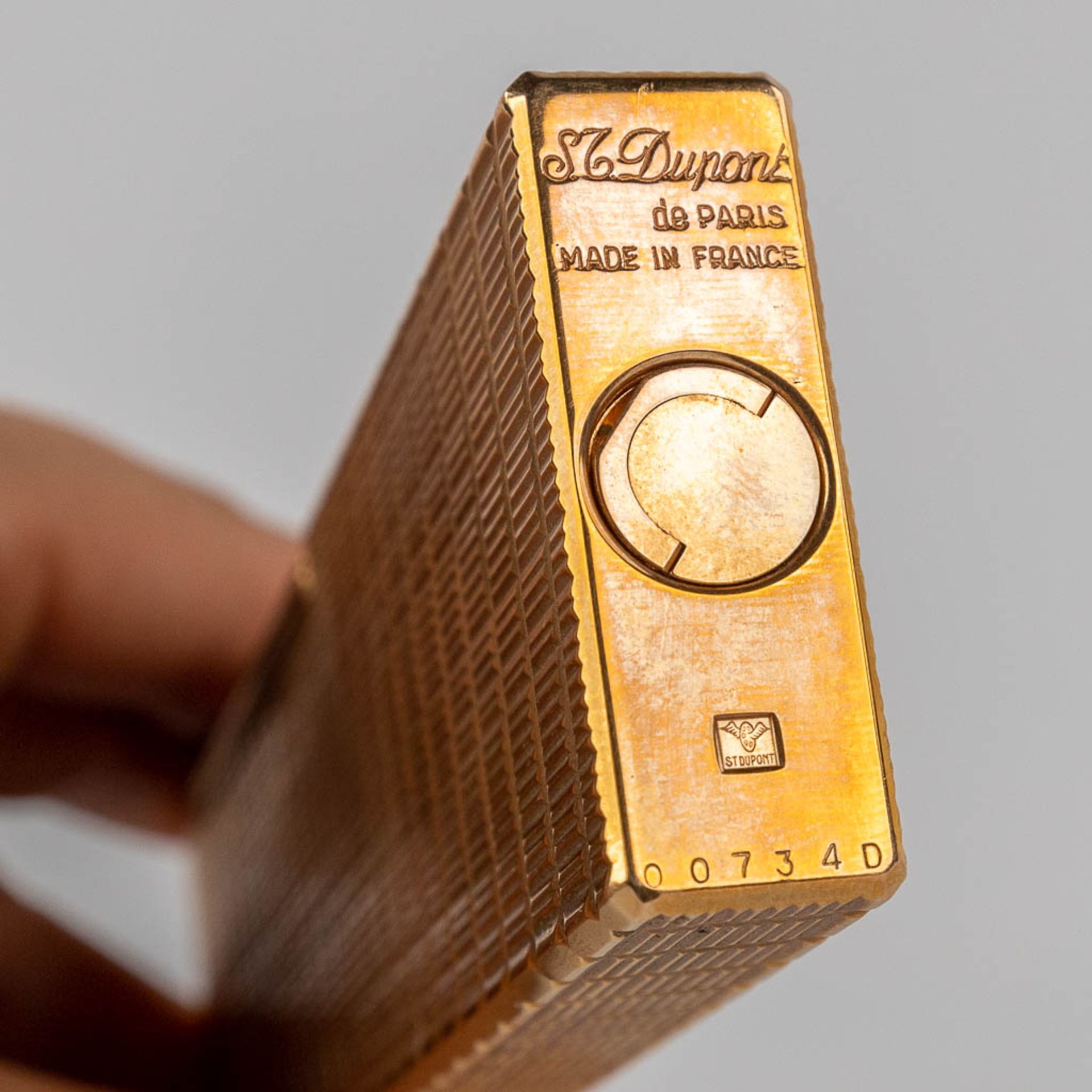 S.T. Dupont, a vintage lighter, gold-plated. In the original storage box. (L: 1,5 x W: 4 x H: 14 cm) - Image 14 of 14