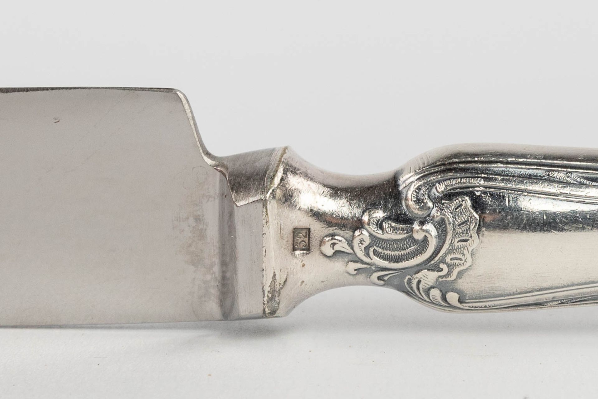 B. Wiskemann, Bruxelles, a silver-plated cutlery set, Louis XV style. (L: 30 x W: 39 x H: 22 cm) - Bild 8 aus 24