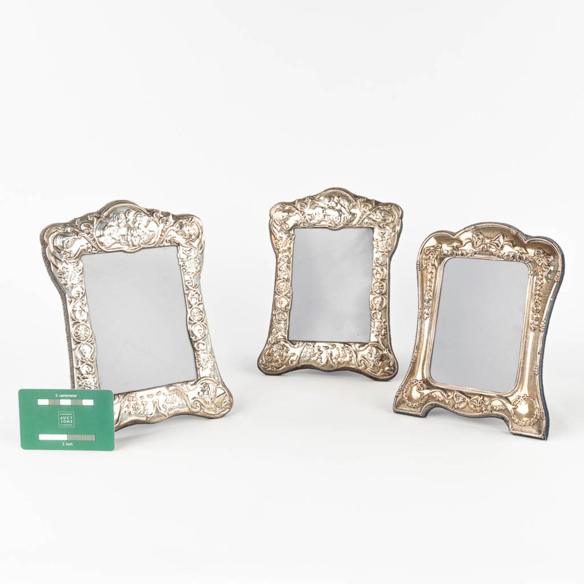 A collection of 3 silver picture frames, made in England. Sheffield, 1996 &amp; 1998. (W: 17 x H: 22 - Image 2 of 13