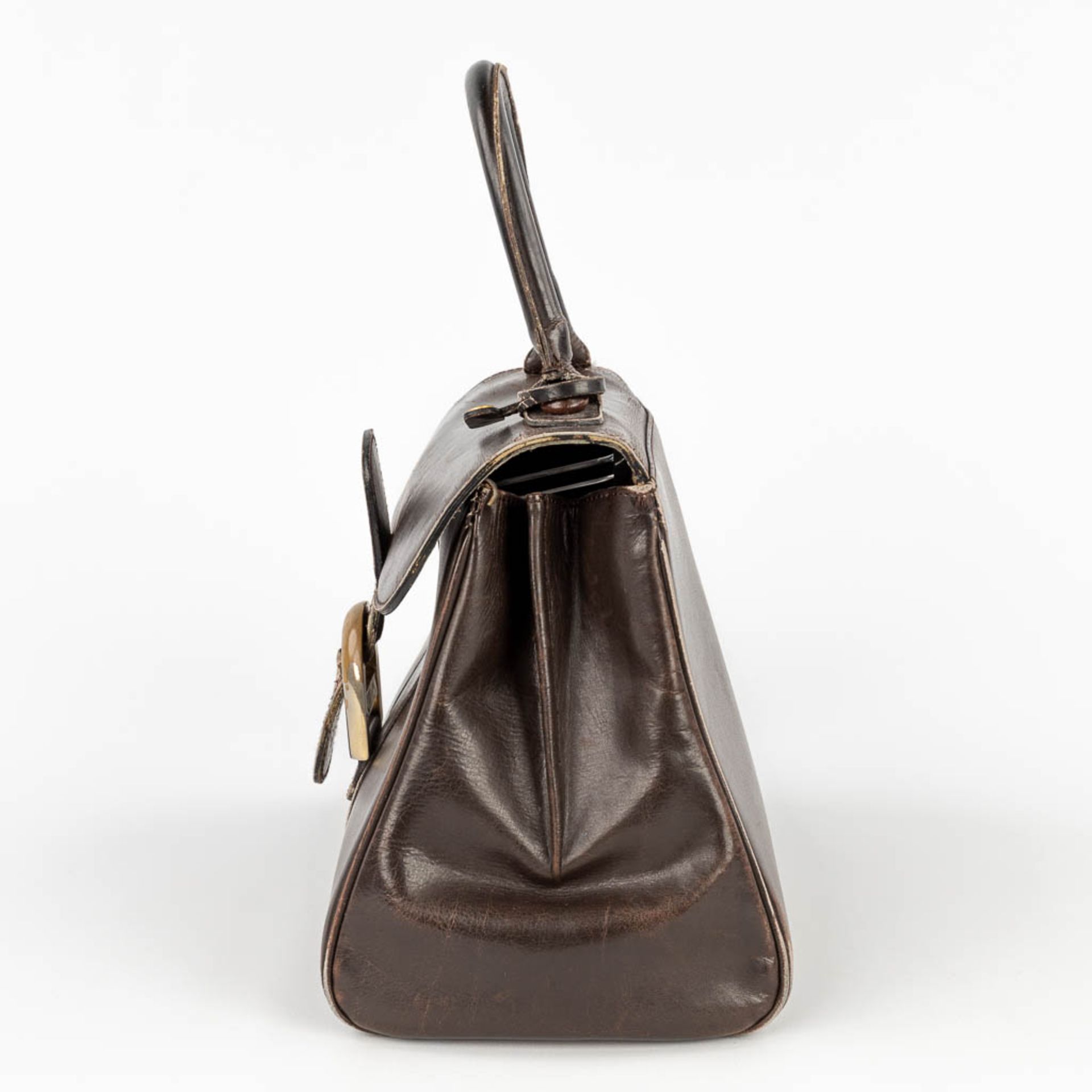 Delvaux Brillant PM, a handbag made of dark brown leather. Circa 1950. (W: 26 x H: 30 cm) - Image 4 of 19