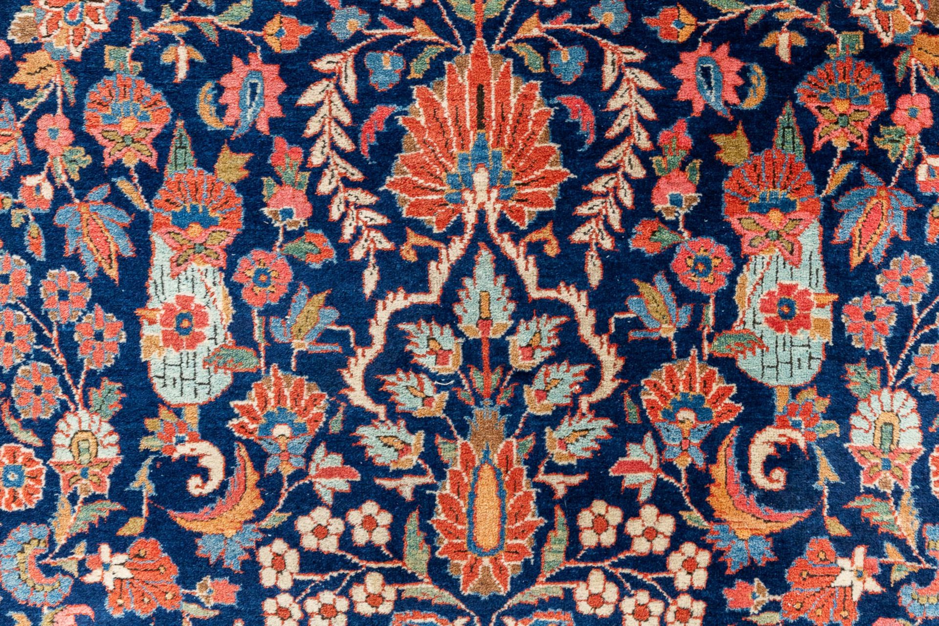 An oriental hand-made carpet, Kashan. (L: 205 x W: 128 cm) - Image 4 of 7