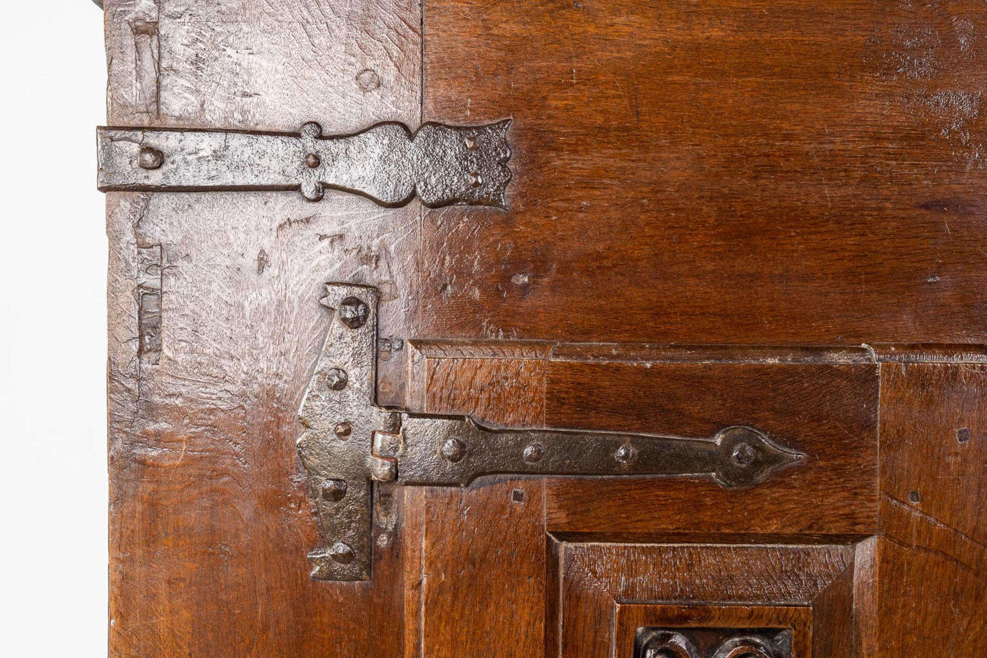 An antique three-door cabinet with sculptured oak doors, France, 17th C. (L: 55 x W: 175 x H: 151 cm - Image 12 of 23