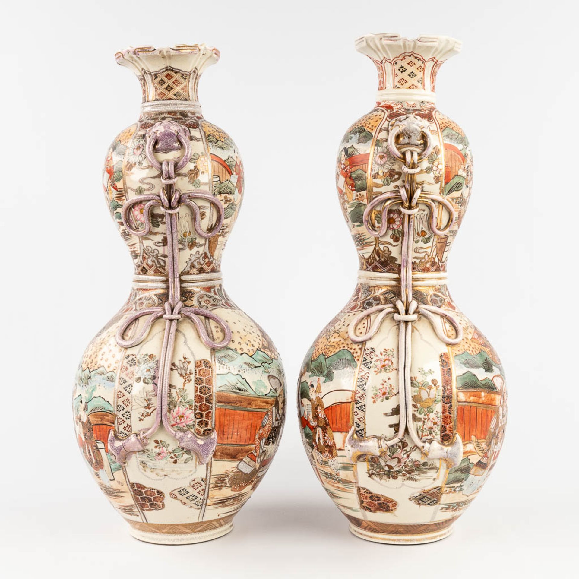 A pair of Japanese vases, stoneware, Satsuma. 20th century. (H: 60 x D: 26 cm) - Bild 5 aus 18