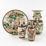 A collection of 4 pieces of Nanking stoneware, 20th C. (H: 36 cm)