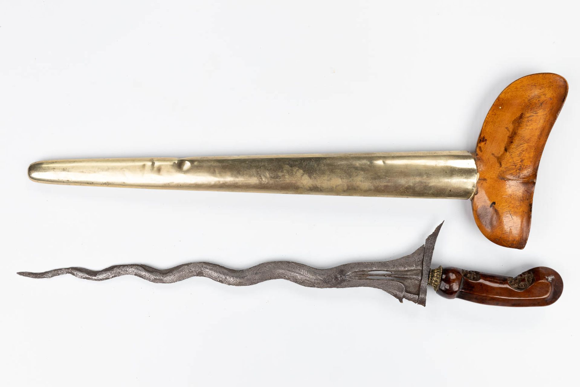 A collection of 4 'Kris' swords, Java, 18de/19de eeuw. (W: 74 cm) - Image 15 of 17
