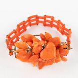 An antique bracelet, made of red coral. Circa 1900. (W: 18,5 cm)