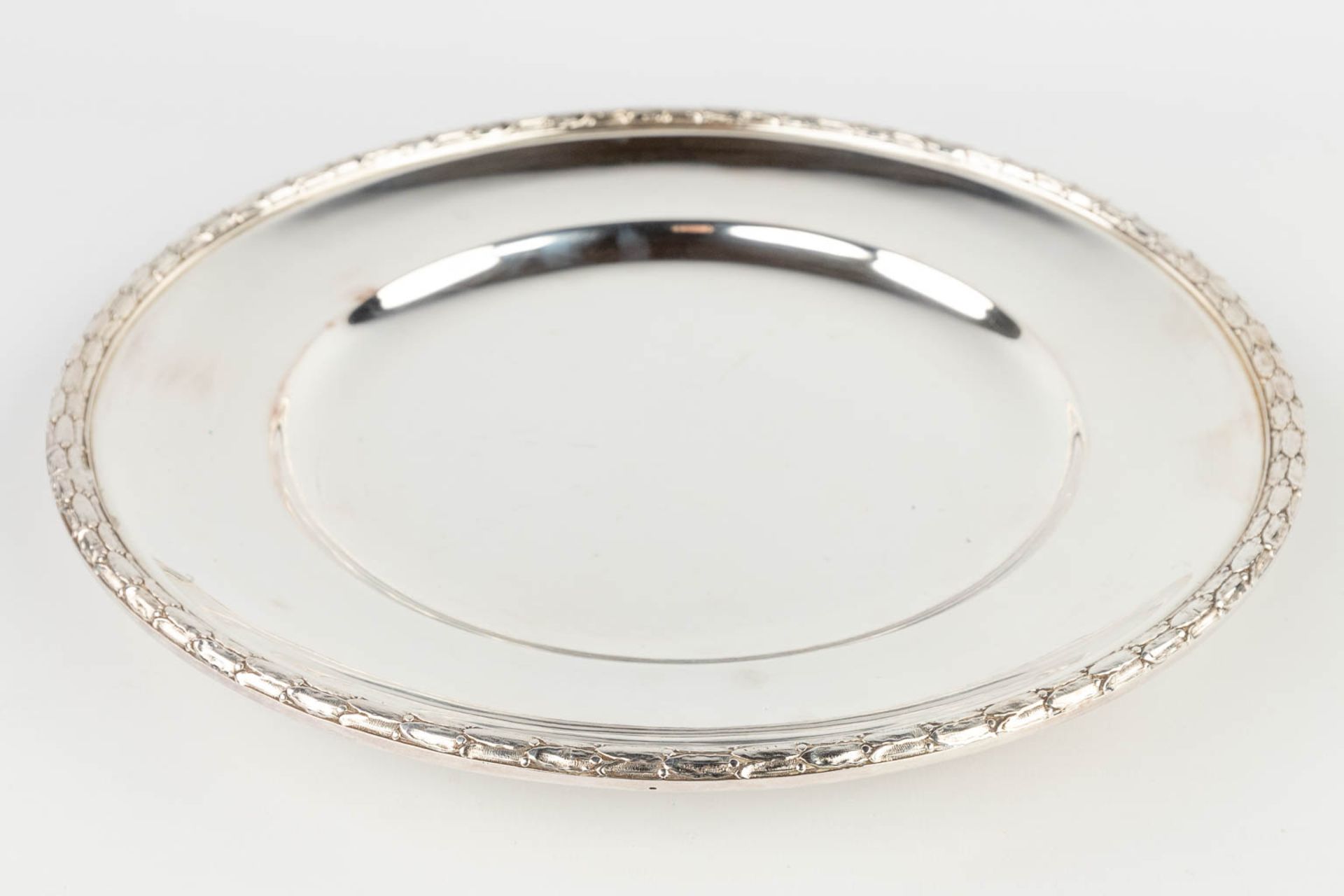 CAMA, a collection of 2 silver-plated serving plates. (L: 49 x W: 32,5 cm) - Image 4 of 14