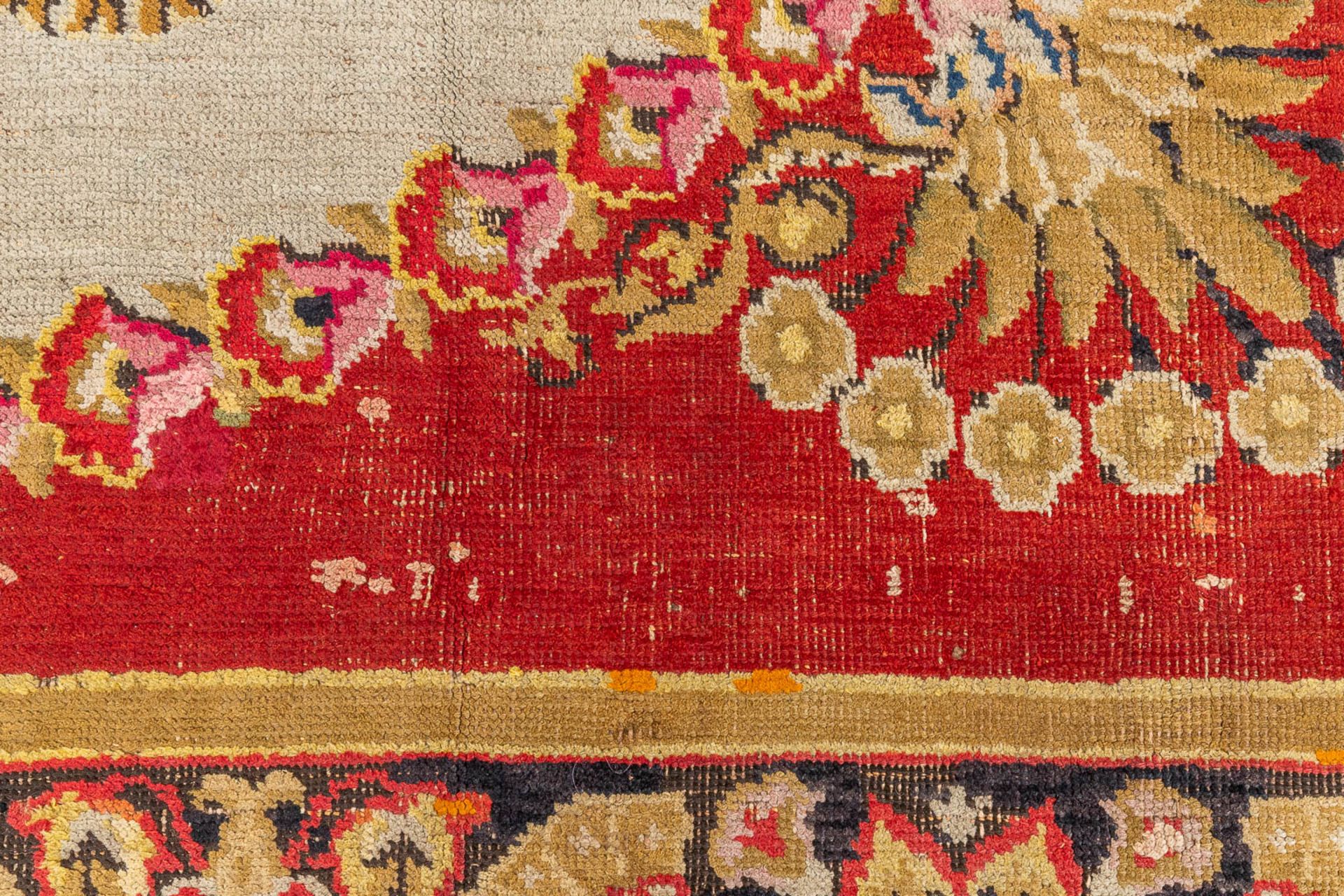 An exceptional 'Savonerie' carpet, 19th century. (L: 600 x W: 430 cm) - Image 9 of 14