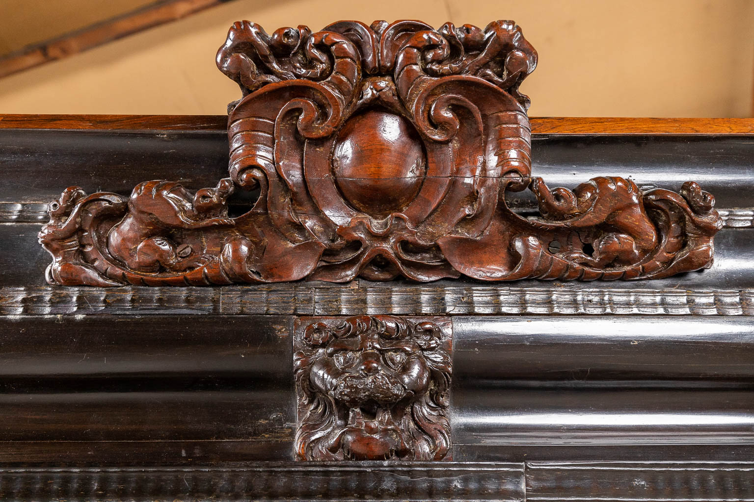 A Dutch pillow cabinet, finished with angel wood sculptures, ebony and mahogany veneer. 18th century - Image 20 of 22