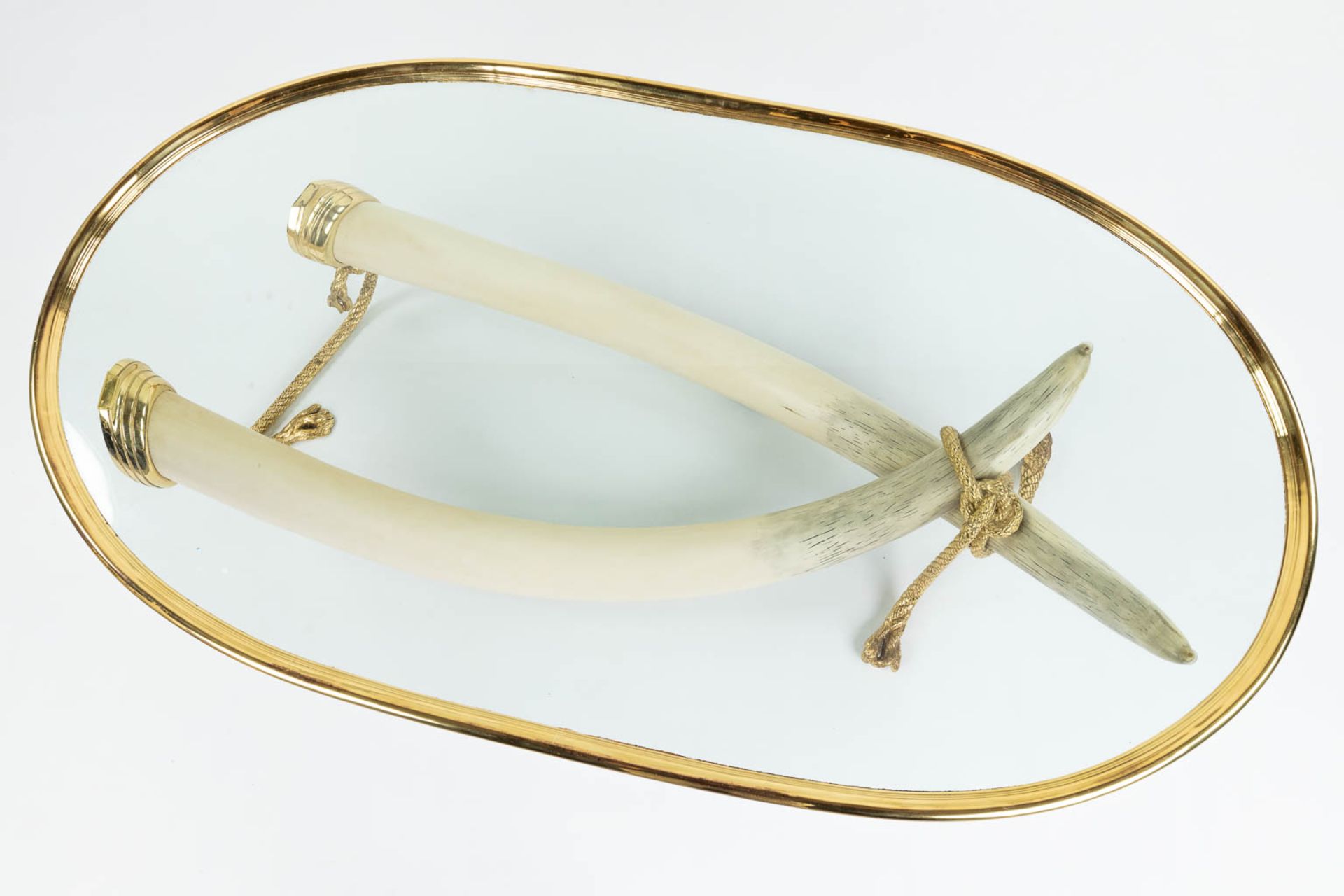 Valenti ' COLMILLOS', a coffee table with elephant tusks and glass in Hollywood Regency style. (L: 1 - Bild 3 aus 18