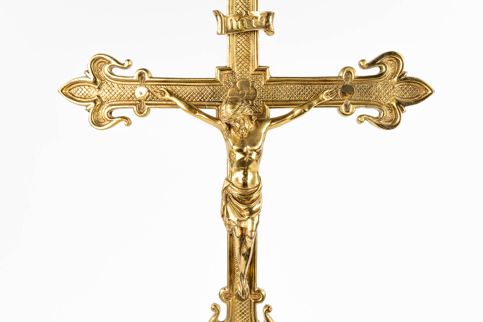 An antique bronze crucifix and 3 matching candelabra, standing on claw feet. 19th C. (W: 28 x H: 68 - Image 7 of 17