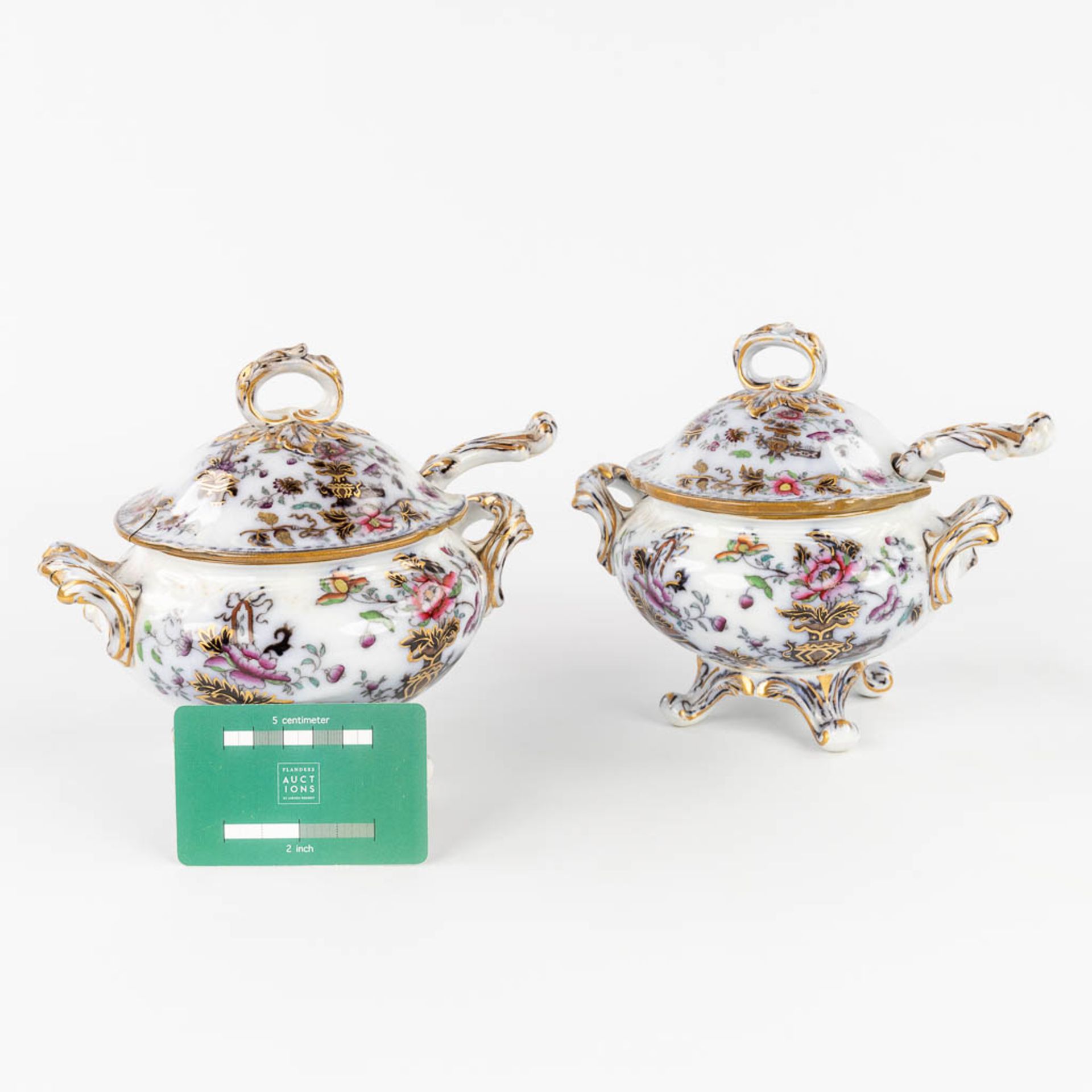 Francis Morley 'Casket Japan' a pair of small tureens with hand-painted decor. England, 19th C. (L: - Image 2 of 27