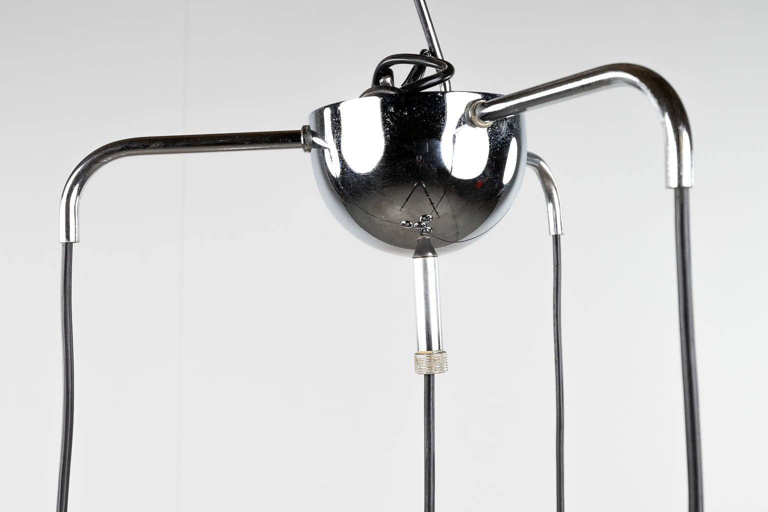 A vintage pendant light/lamp with 4 lightpoints. (H: 107 cm) - Image 3 of 6