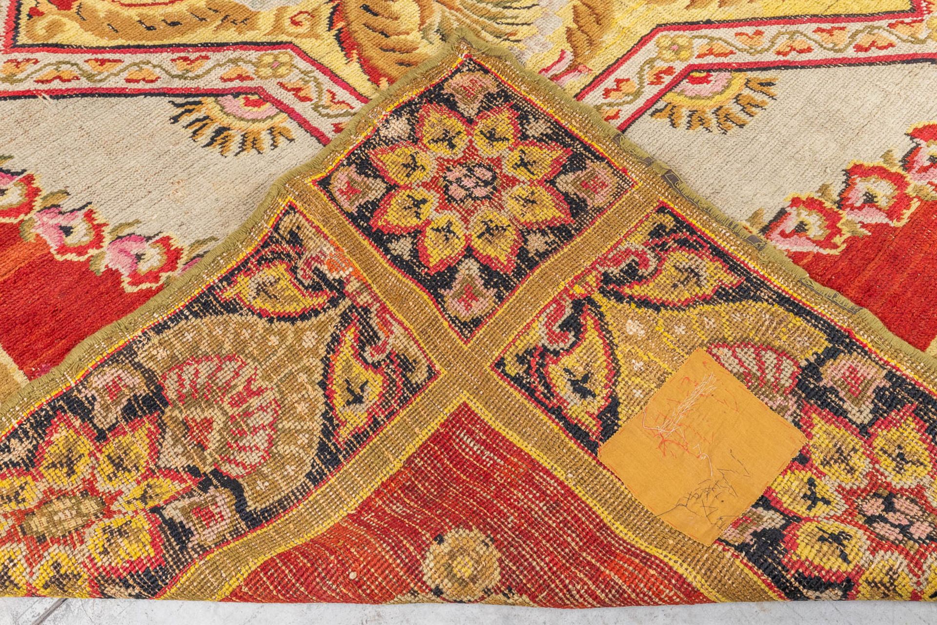 An exceptional 'Savonerie' carpet, 19th century. (L: 600 x W: 430 cm) - Image 13 of 14