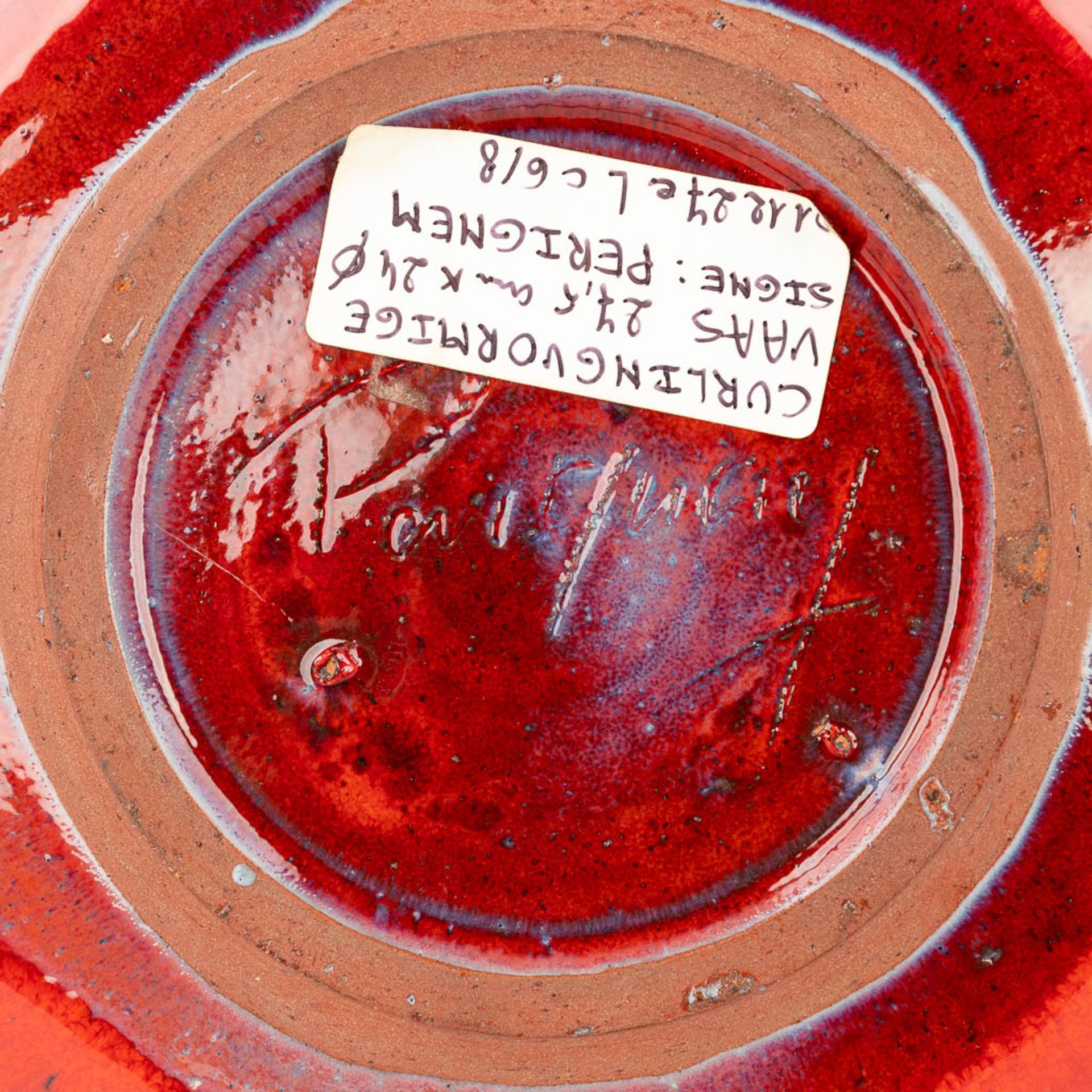 Elisabeth VANDEWEGHE (XX-XXI) 'Red vase' for Perignem. (H: 27,5 x D: 24 cm) - Image 7 of 11