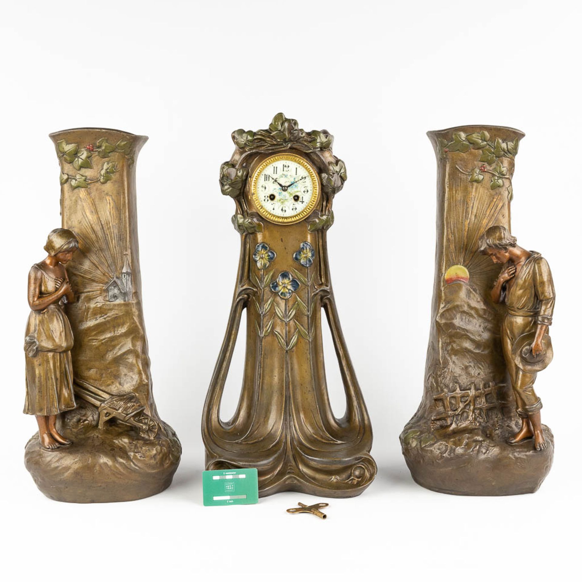 Aristide DE RANIERI (1865-c.1929) A three-piece mantle garniture clock and side pieces, made of spel - Bild 2 aus 17