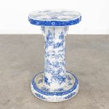 A Chinese porcelain umbrella stand, blue white stoneware decorated with fauna and flora. 19th/20th C