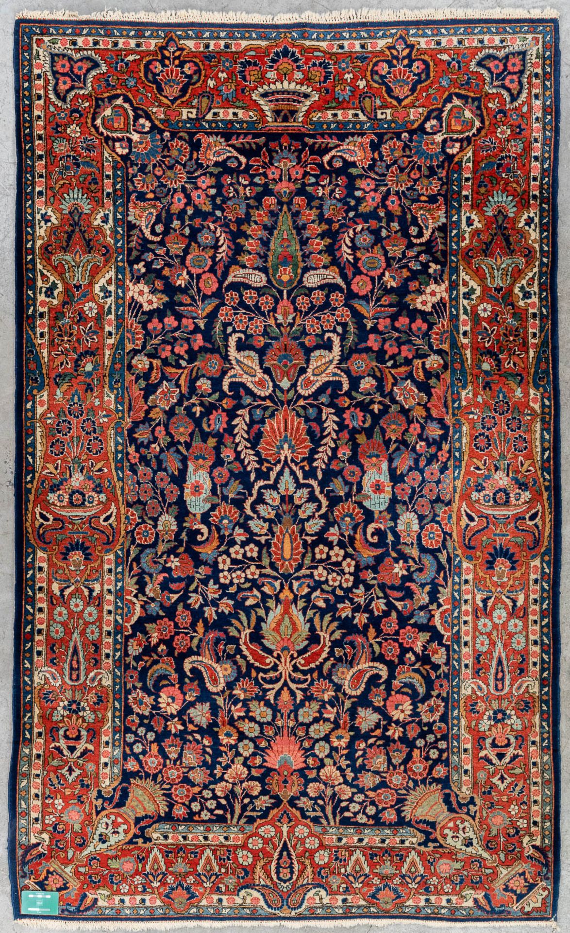 An oriental hand-made carpet, Kashan. (L: 205 x W: 128 cm) - Image 2 of 7