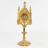A monstrance with 10 relics, brass, first half of the 20th C. (L: 11 x W: 13 x H: 36,5 cm)