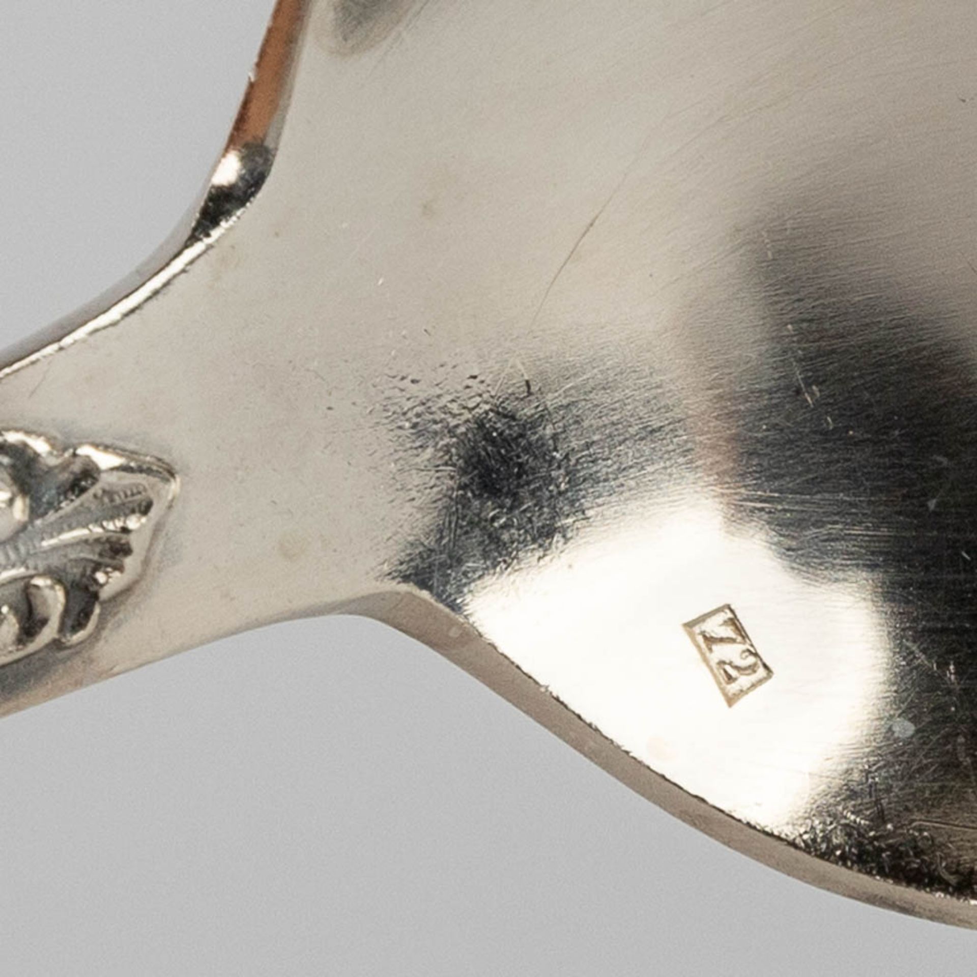 B. Wiskemann, Bruxelles, a silver-plated cutlery set, Louis XV style. (L: 30 x W: 39 x H: 22 cm) - Bild 9 aus 24