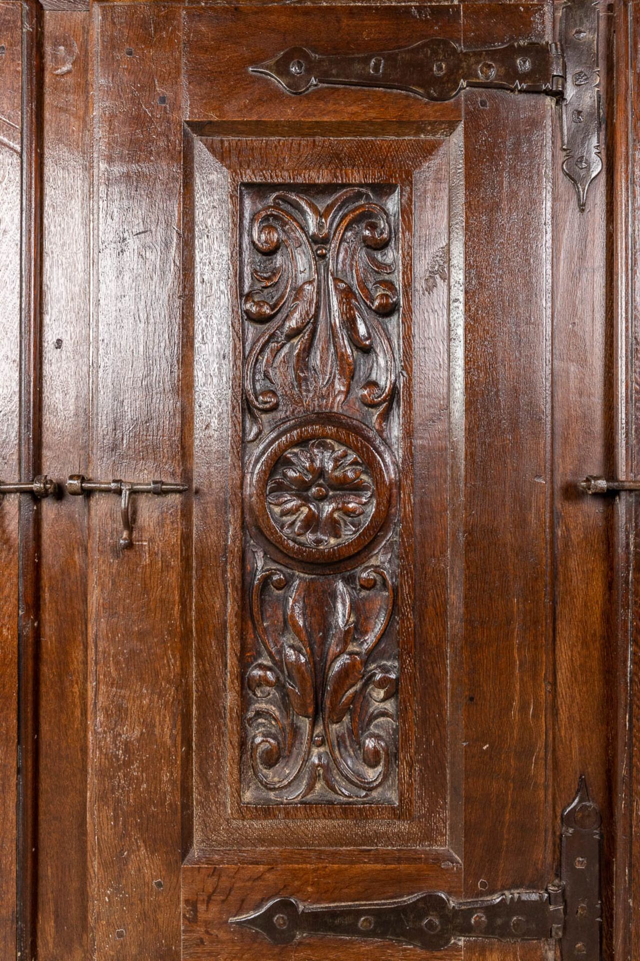 An antique three-door cabinet with sculptured oak doors, France, 17th C. (L: 55 x W: 175 x H: 151 cm - Image 17 of 23