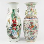 A collection of 2 Chinese vases, decorated with ladies and the emperor. 20th C. (H: 58 x D: 22 cm)