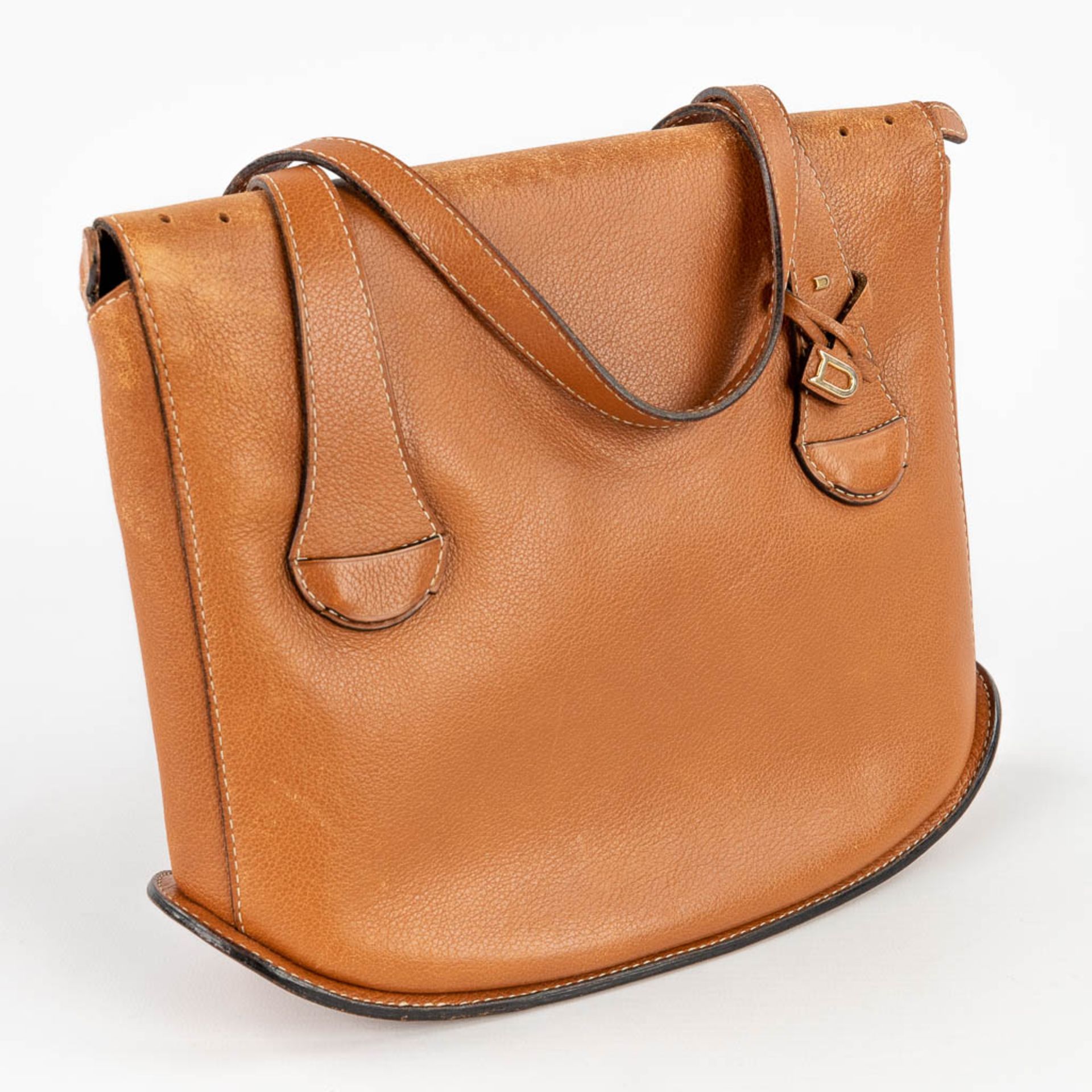 Delvaux Memoire PM, with the original purse, made of cognac-coloured leather. (L: 10 x W: 26 x H: 20 - Image 5 of 27