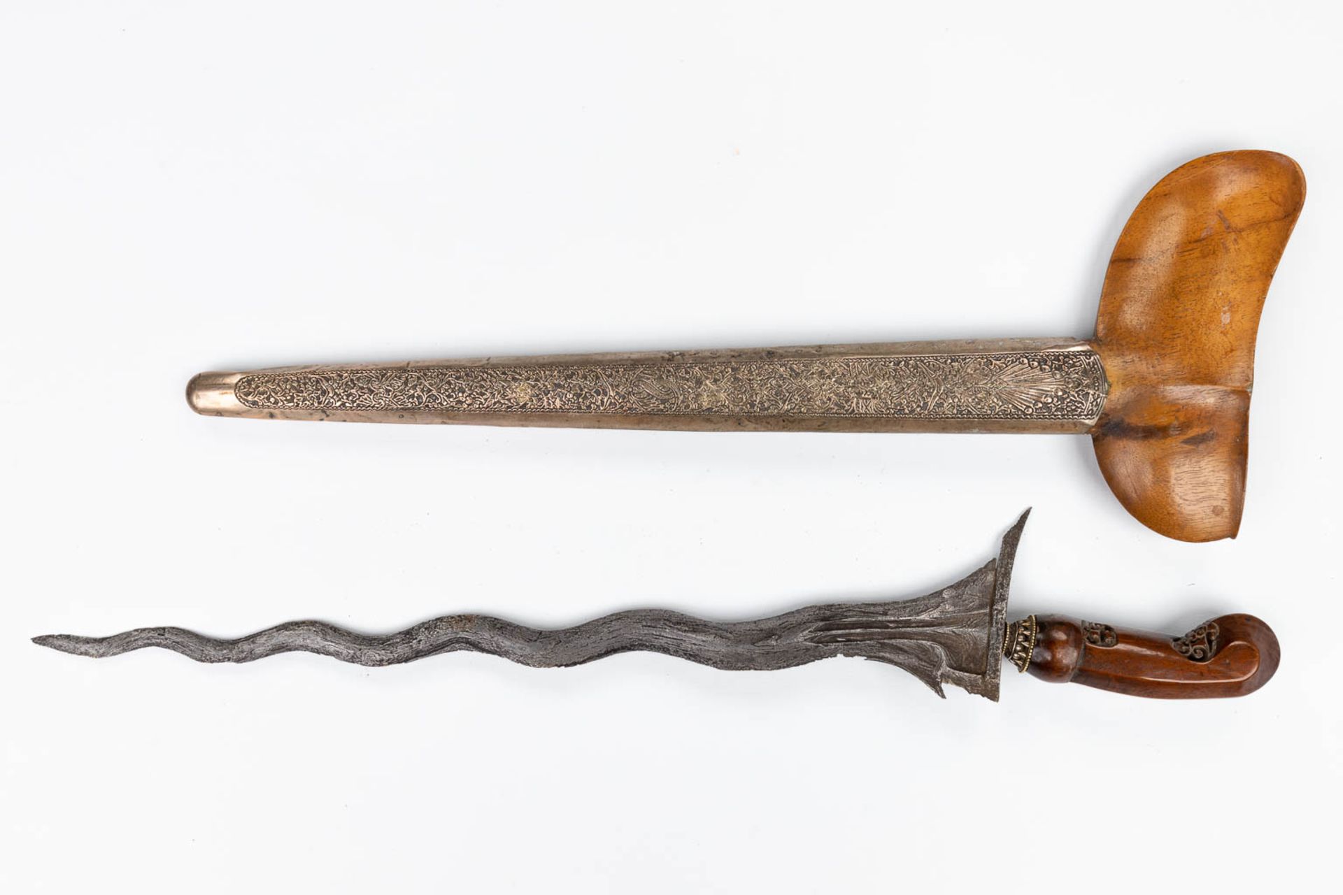 A collection of 4 'Kris' swords, Java, 18de/19de eeuw. (W: 74 cm) - Image 10 of 17