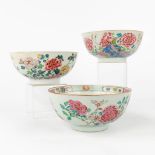 A set of 3 large Chinese Famille Rose bowls, with floral decor. Qianlong period. (H: 9 x D: 19,5 cm)