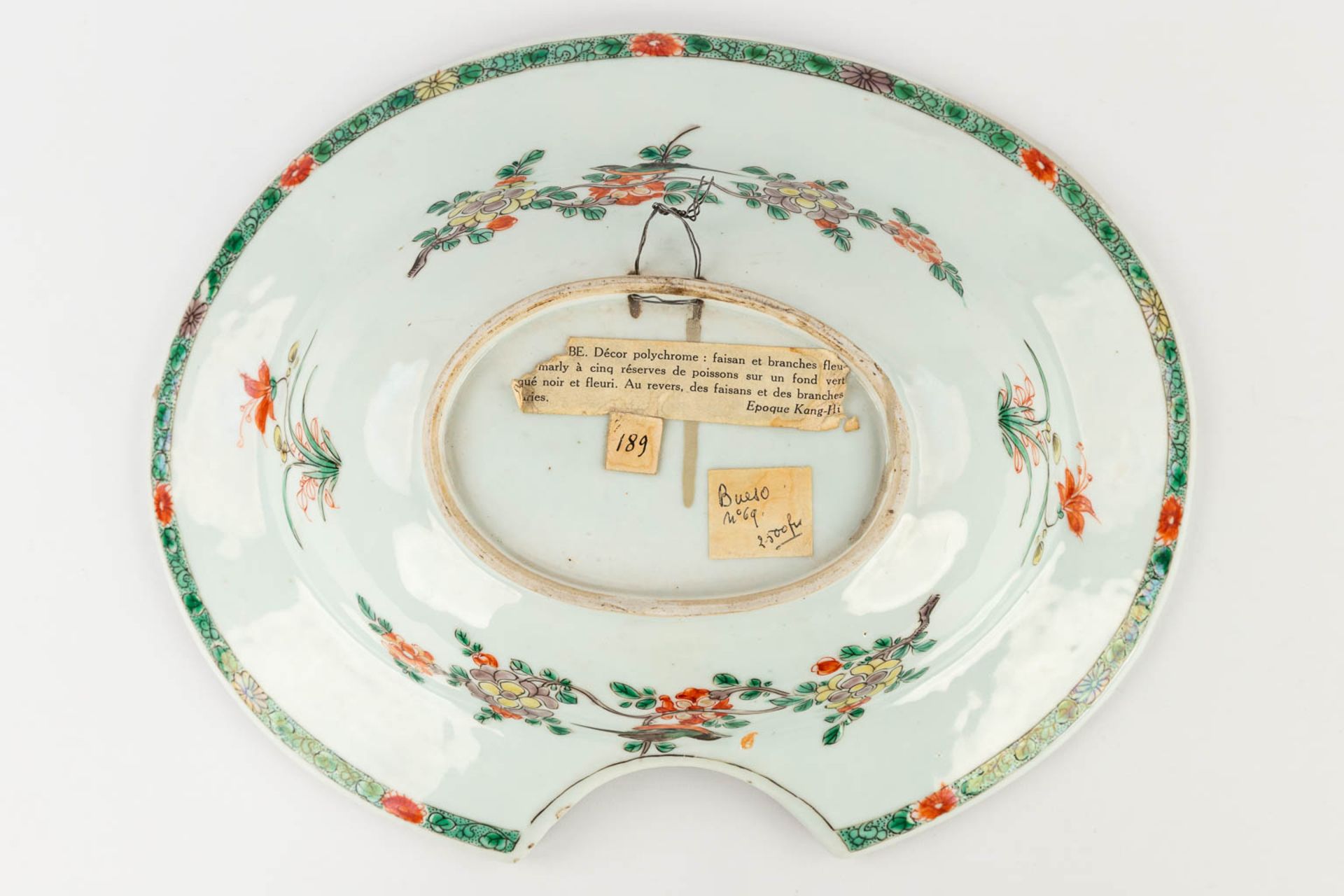A Chinese shaving bowl, Famille Verte, and decorated with fauna and flora. 18th/19th century. (L: 28 - Image 16 of 17