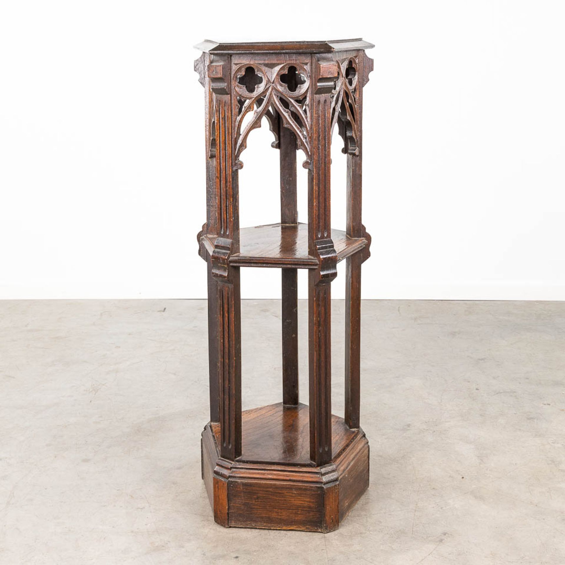 A pentagram pedestal, sculptured wood in Gothic Revival style. 19th C. (L: 41 x W: 46 x H: 111 cm) - Image 6 of 12